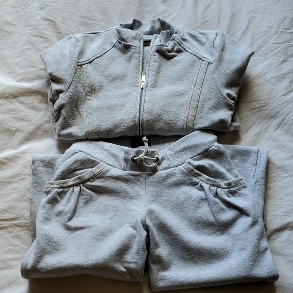 Selling it because my daughter grew out of it - Picture 5 of 5